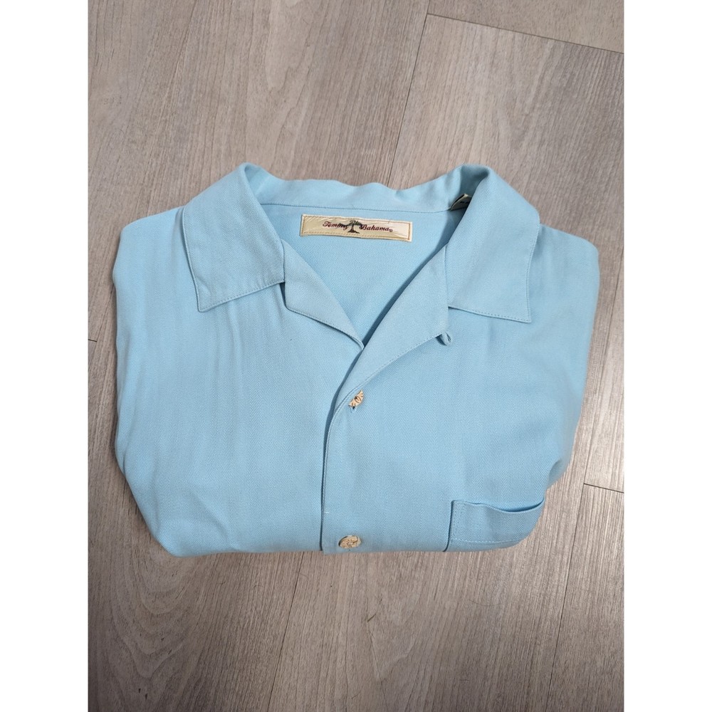 100% silk Tommy Bahama men's short sleeve shirt
